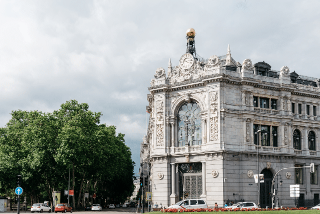 Cómo invertir en bonos: rentabilidad, precio y cómo comprarlos