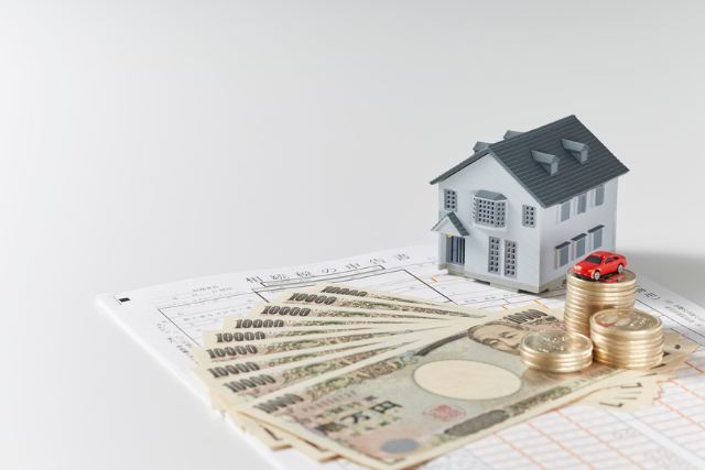 La evolución del precio del alquiler puede mover la dirección de los mercados en EEUU Billetes y monedas repartidos en diferentes inversiones